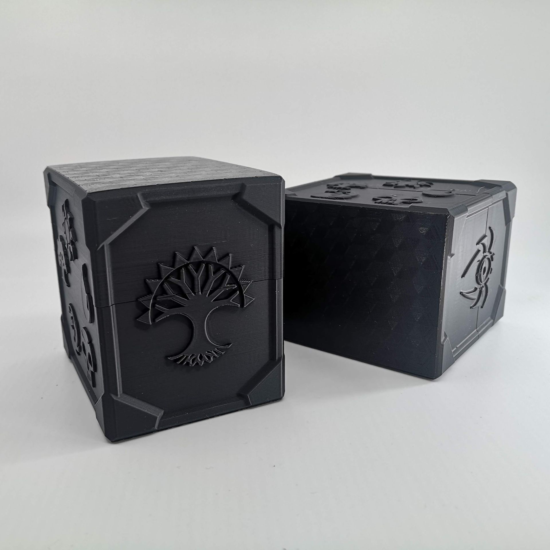 Venchartt Deck Box Boite de rangement jeux de cartes Création en impression 3D personnalisable Boite Jeux de cartes Artisanal Lyon Personnalisé Magic Yu-Gi-Oh! Pokémon Sur mesure Protection